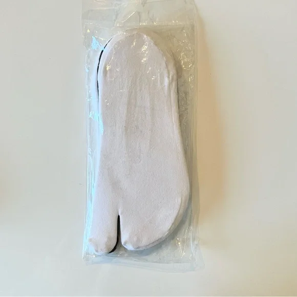 NWT GALPADA white and black no show Tabi split toe flip flop socks, 3-pack - Picture 2 of 5
